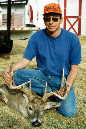 Dale and Deer Jan 2000.JPG (435156 bytes)